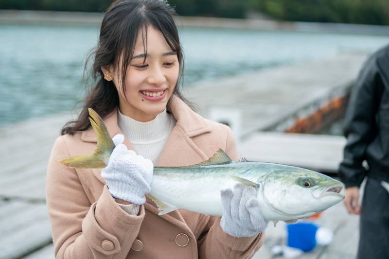 世界初！ハマチ養殖の池で放流魚の海釣り体験 - 1時間